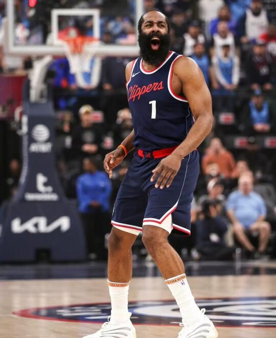 在今年的 NBA 西部季后赛里呀，有两支球队那肯定是要折戟沉沙的，这两支球队就是