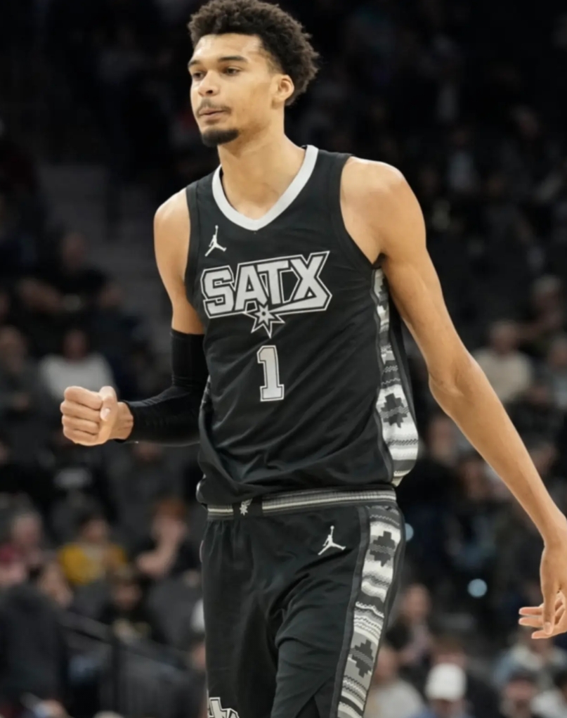 文班21+6，凯尔特人95:100不敌马刺，全场仅4次罚球有些离谱了吧？

不得