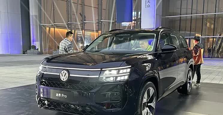2025年买车!这三条铁律要记住:
1、燃油车不降5万别下手
2、智驾配置必