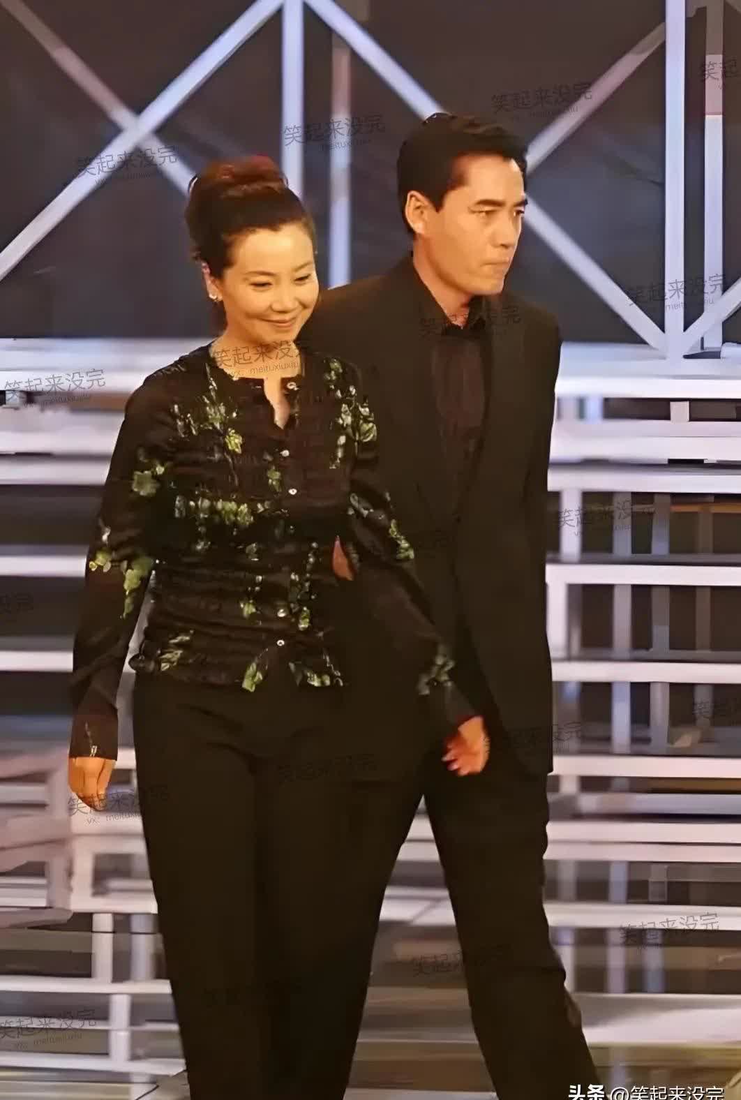 发现这对夫妻，不拍戏时很少看到他俩出来晒幸福秀恩爱，也不发动态，网上根本看不到啥