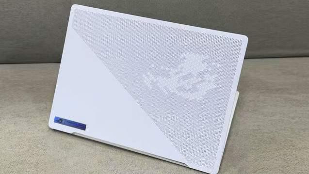 机身设计创意LED灯带联动显示，这款ROG游戏本，高配版畅快玩游戏