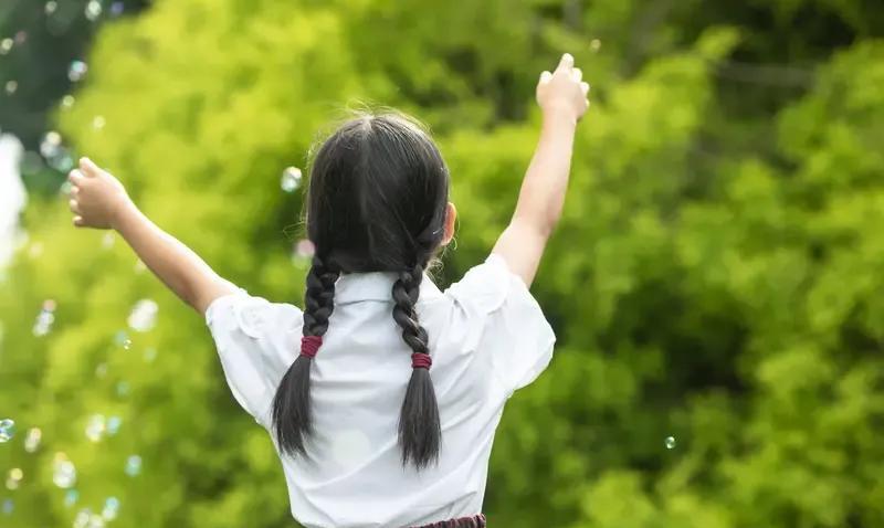 如果父母真的对孩子的成绩没有焦虑，就不会害怕孩子因为自己的成绩感到焦虑，在看到孩