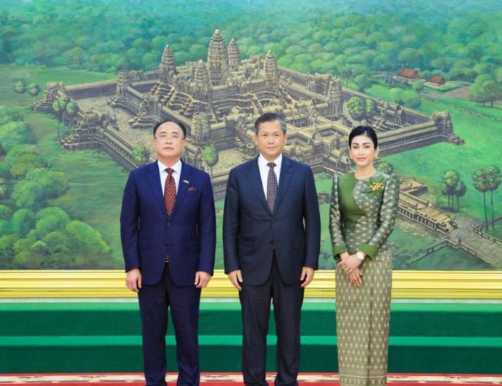 柬埔寨战事不利，严重缺乏武器，
号召柬埔寨富商捐100万美元起步！
之后柬埔寨富