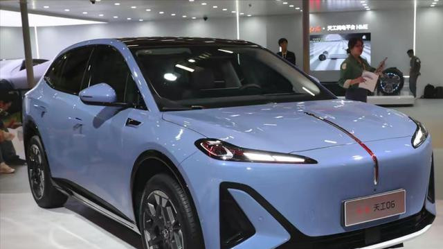 国潮新风尚，驾趣正当“红” 红旗天工06如何成为Z世代出行新宠？