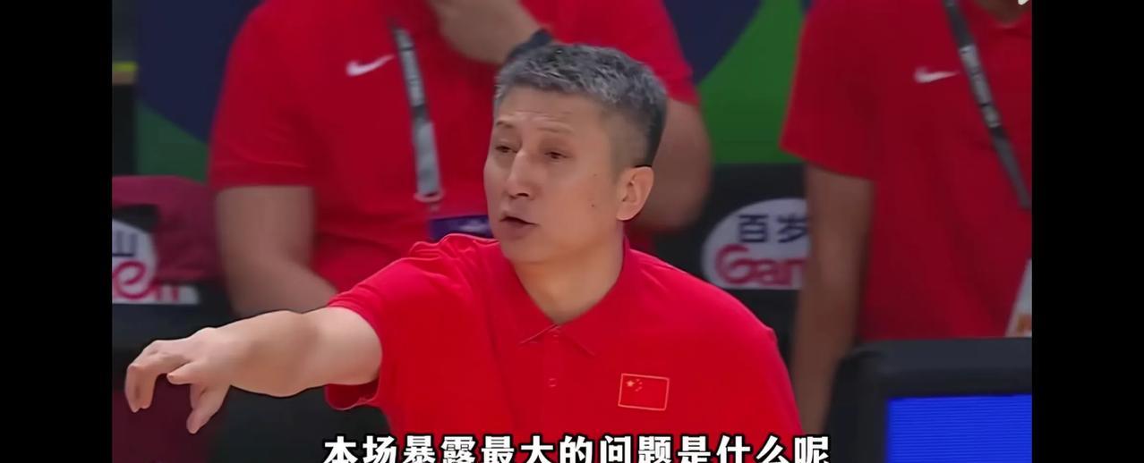中国男篮首战险胜沙特。郭士强的临场指挥有几处败笔？
第一，第4节使用三后卫，球队