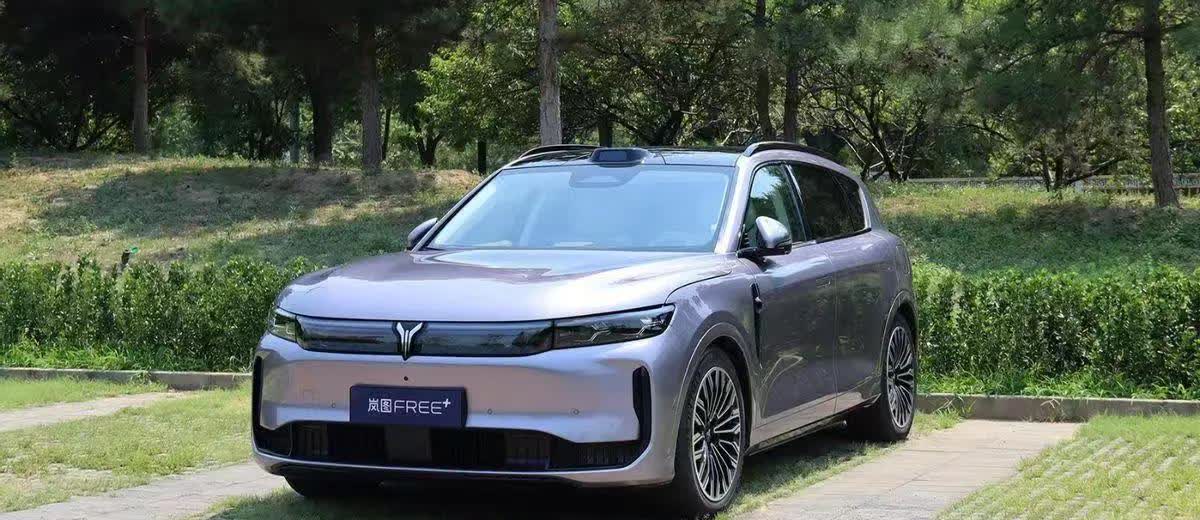 SUV 车型里，岚图 FREE ＋那可是相当亮眼！先看看它的配置，舒适性配置简直
