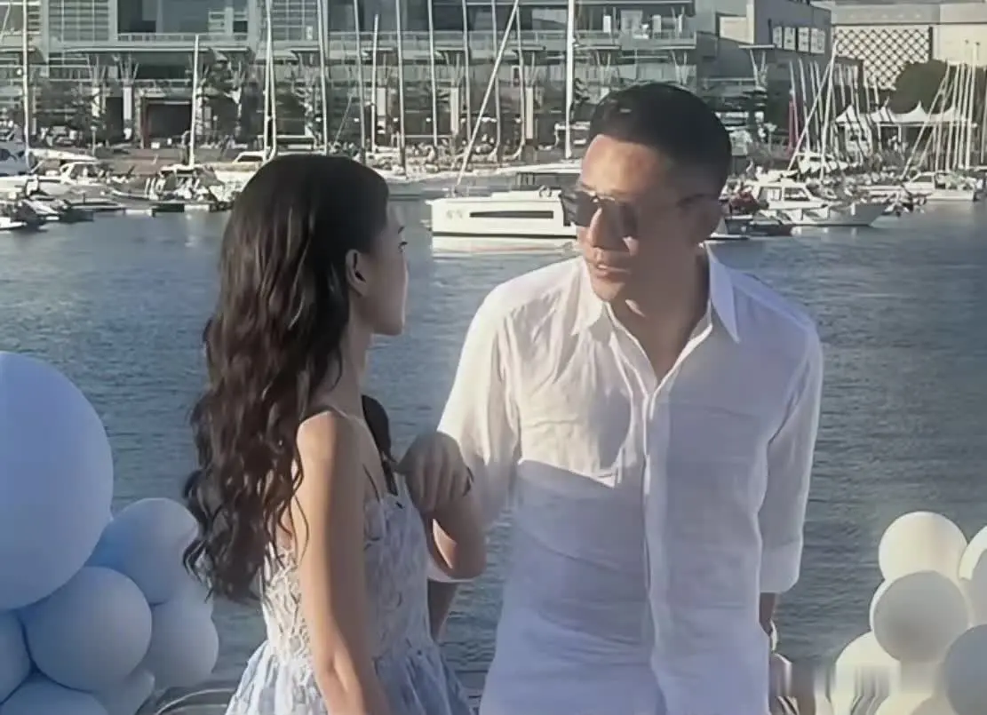 汪小菲如果够清醒，应该推迟婚礼。