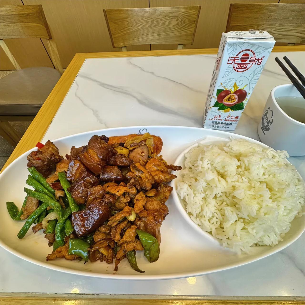 深圳快餐31元，贵吗？
随便一点，就要30多块了！
#深圳打工餐# #快餐价格#