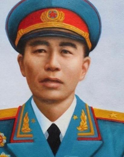 1970年，开国少将贺健去军营看望儿子时，却被哨兵拦在门口，贺健没有为难哨兵，而