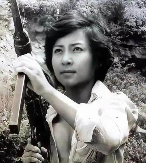 1975年，上百名美军惨死在越南美女特工阮文慧手下，美军悬赏10万未果，谁知4年