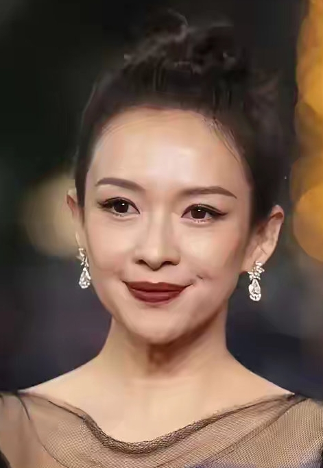 在汪峰的几段感情中
最吃亏的还是章子怡！
其他女人或多或少都在汪峰身上获得了名和