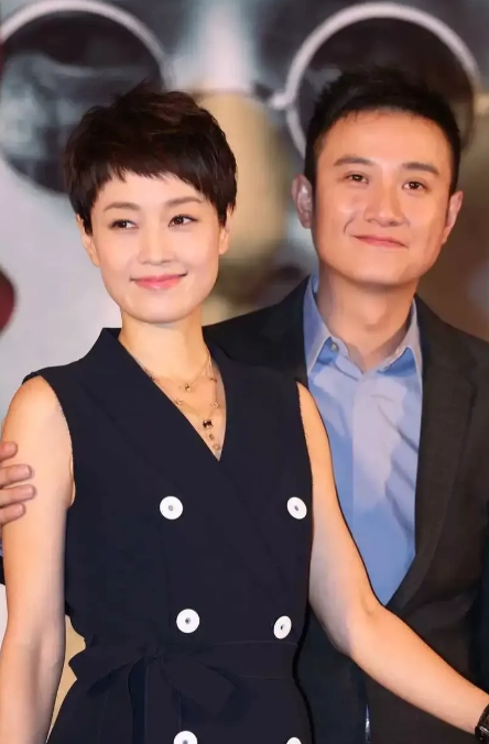 有一次采访中，主持人问佟大为：“你和文章的关系怎么样？”没想到佟大为说：“他还没