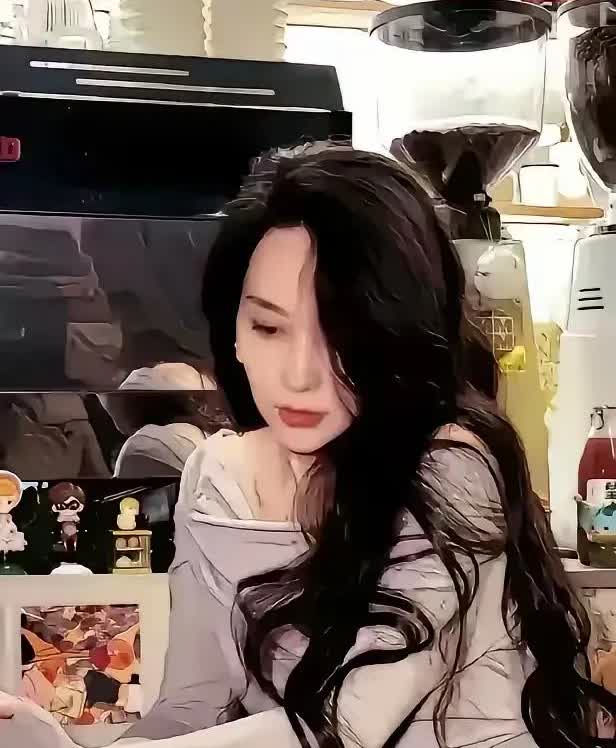 章子怡输她不冤！森林北眉眼有章的影子，细看却更具韵味。章婚前已是国际巨星，傲气十