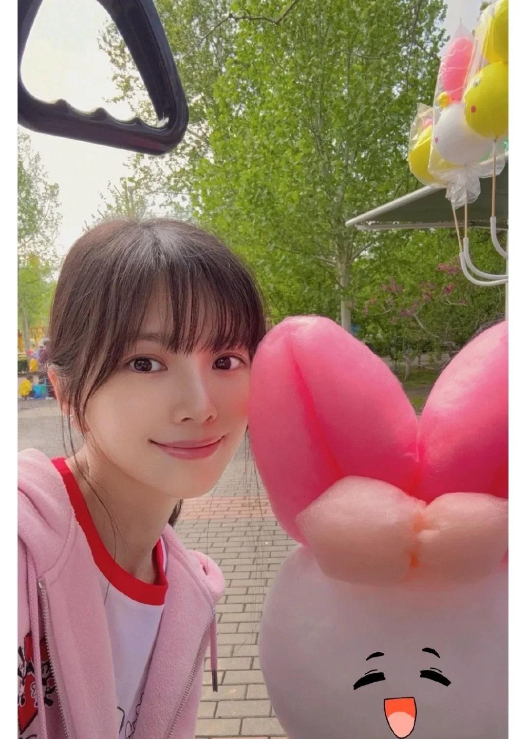杜淳老婆这是“吃不到葡萄就说葡萄酸”？
有网友问她：“你怎么不去拍戏？”
她大概
