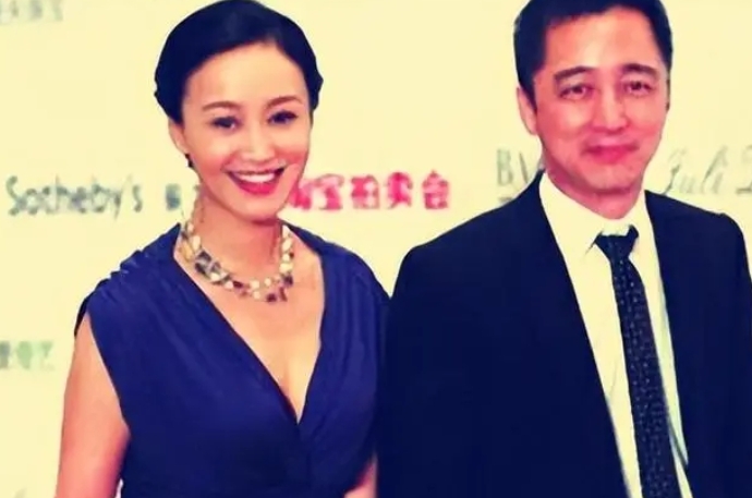 当年，赵子琪爱上有妇之夫的杨柳，杨柳果断为她离婚，可是没过多久杨柳却移情别恋，多