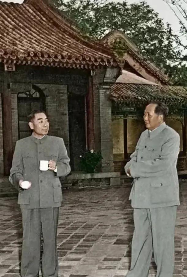 两位伟人功绩长存