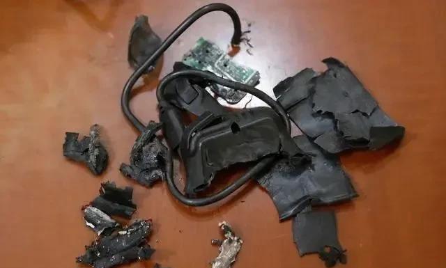 伊朗人至死都没有在黎巴嫩寻呼机爆炸事件中吸取教训！
近日外媒报道，伊朗被以色列定