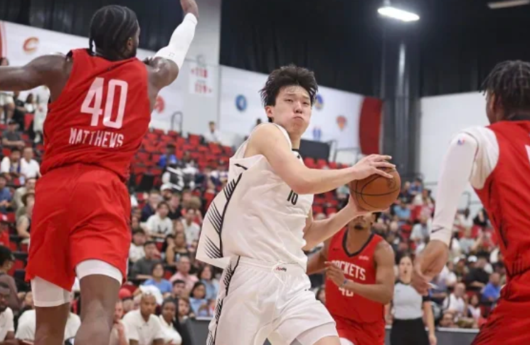杨瀚森结束NBA夏季联赛，将回国备战亚洲杯

7月20日，开拓者在NBA夏季联赛