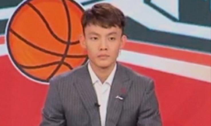 不愧是CBA全明星票王！
昨天刚放出杨毅采访徐杰的视频，徐杰还认为自己并不比河村