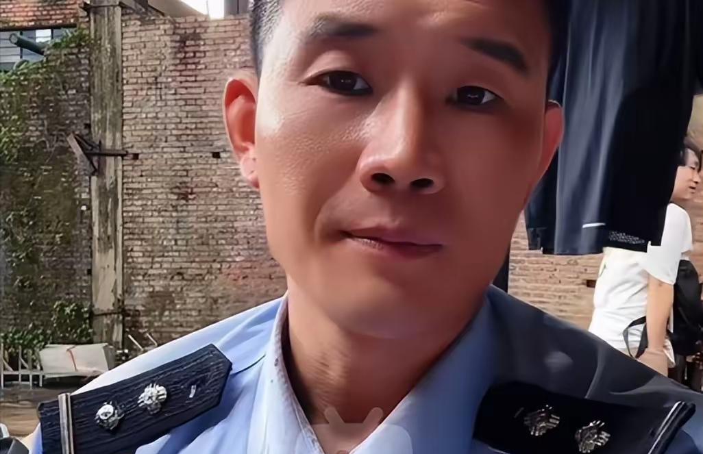 嘎子这次真的进局子了，扮演小兵张嘎的演员谢孟伟因为身着警服直播带货被云南耿马傣族