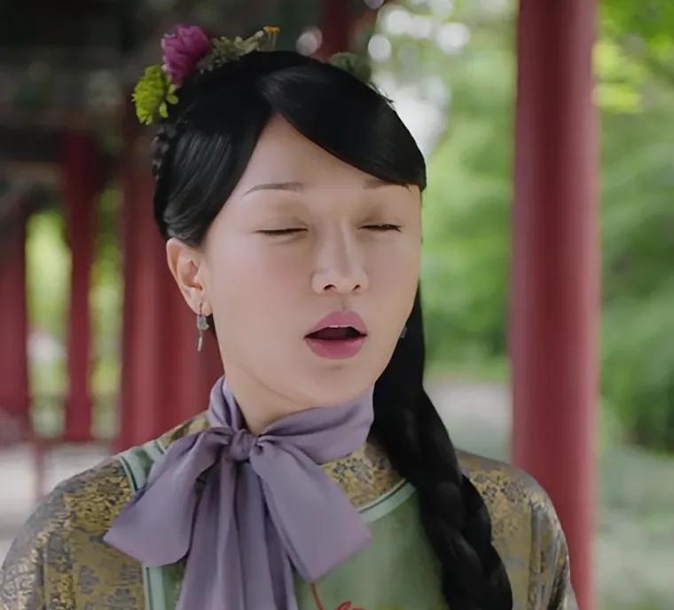 感觉如懿传这部剧就是来黑周迅的，周迅在里面的造型，服装，不知道是不是得罪了造型师