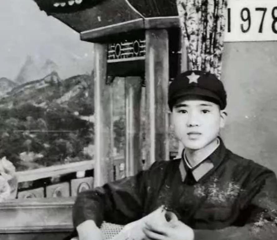 1979年南疆焦土：那封带血的信，比命更重
815高地在炮击中抖得像筛子，李建国