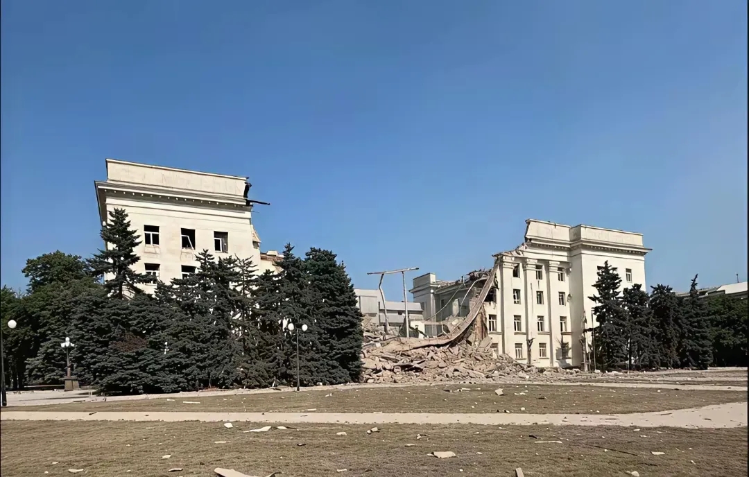 由于乌克兰对俄空军基地造成了巨大地创伤，这时候俄罗斯寻找报复性的目标，这时候找到
