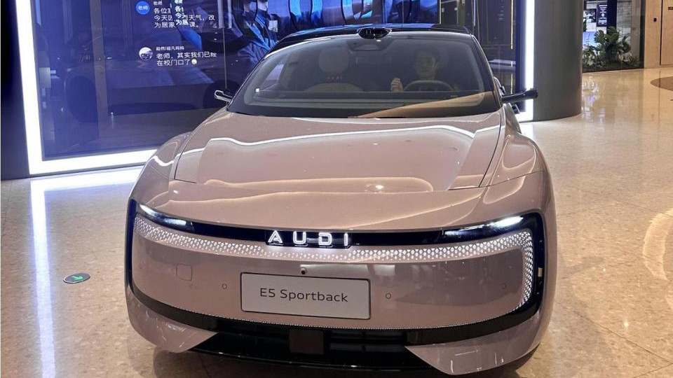 专为中国市场打造，奥迪E5 Sportback实车到店，新车标+后轮转向！