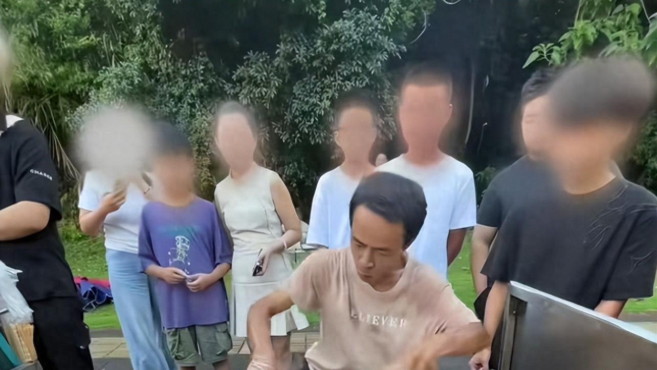 当“网红流量”注入千年瓷都：“鸡排哥”如何成为景德镇的新温度