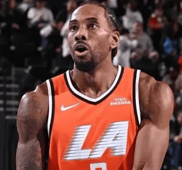 昨日NBA常规赛，快船112-99战胜活塞。
全场比赛，快船球员科怀-伦纳德26