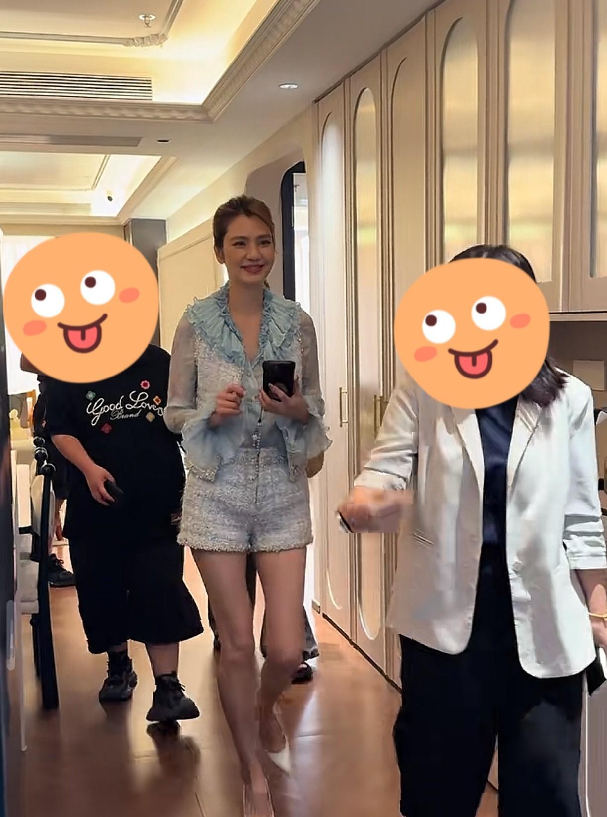 50多岁的洪欣保养得怎么样，咱姑且不说，就是她这身材，我是服了，这也太高了吧，这