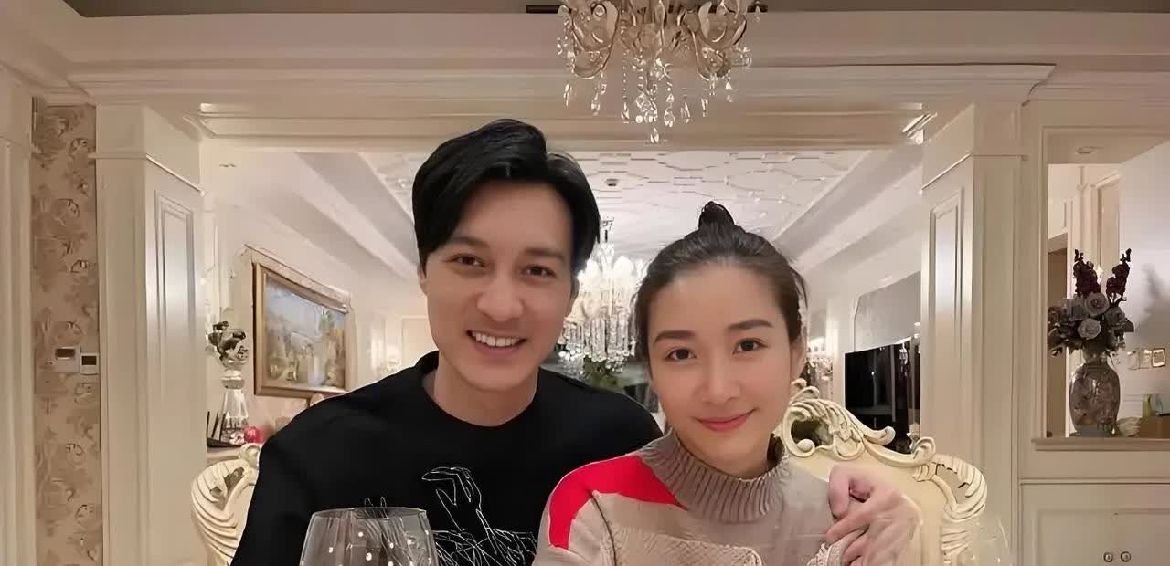 演员陶昕然承认离婚，老公何建泽的回应堪称教科书！
3月25日，网上爆料，陶昕然