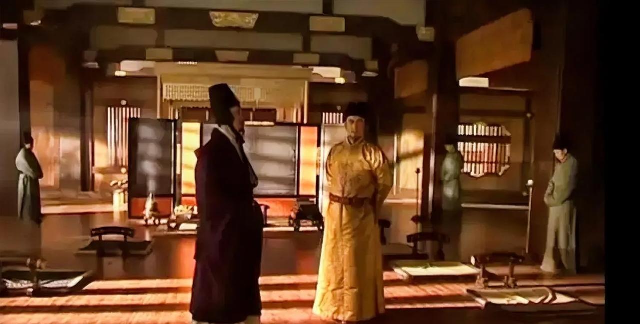 李世民面试李建成的手下，就见他问过一道考题:你为什么挑拨我跟我哥的关系？
冯立回