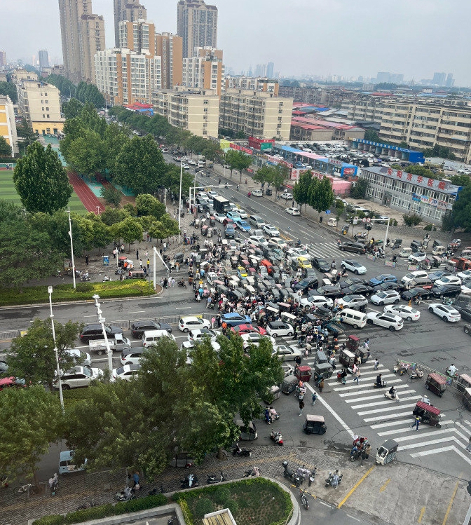 交通拥堵特征不是路不行!