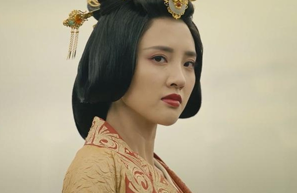 	公元528年，胡太后把毒酒端到19岁的儿子元诩面前，元诩不喝，胡太后硬生生给他