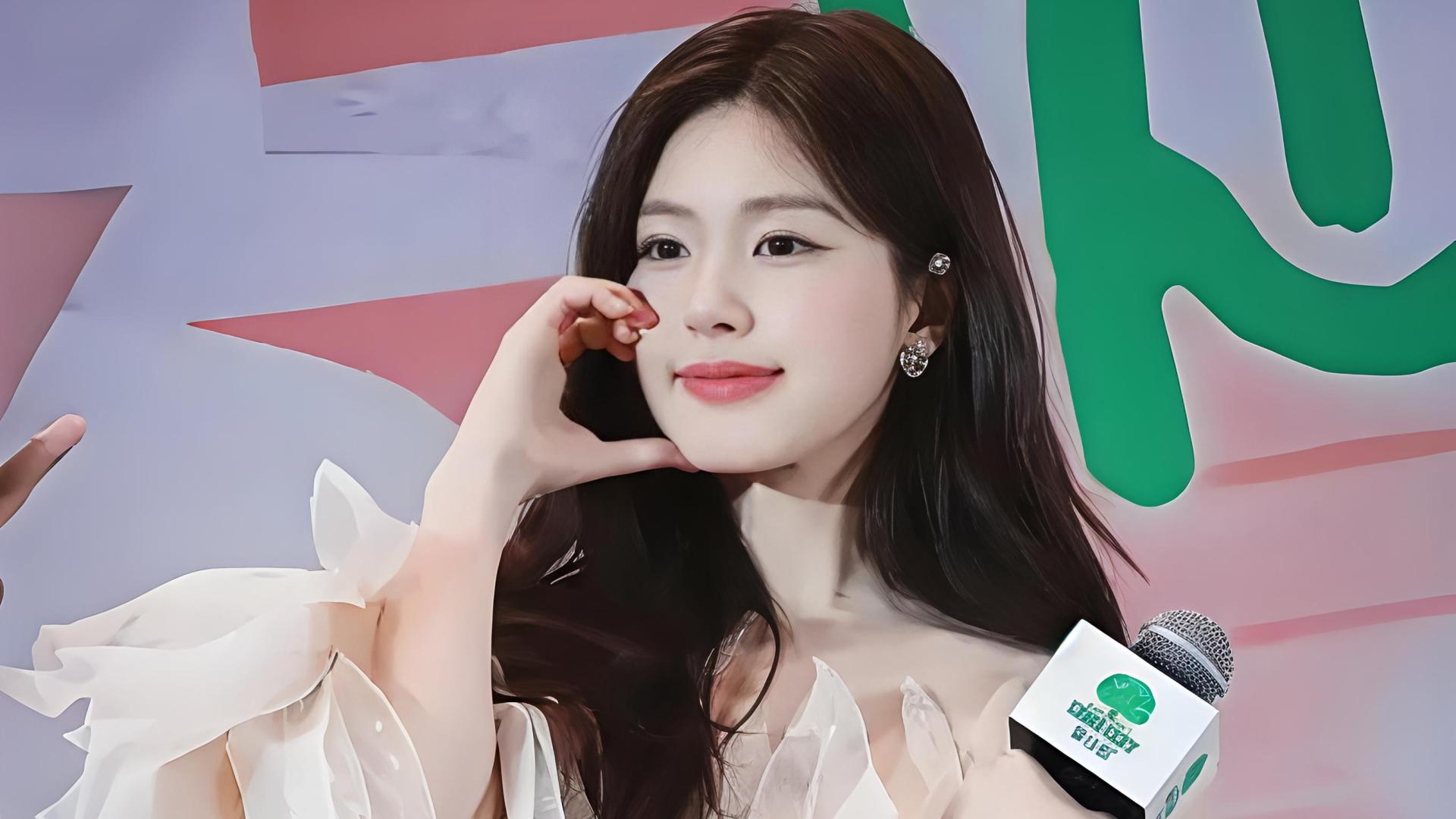 真人竟比屏幕美10倍！赵露思演唱会现场生图流出，网友：这才是真神颜！