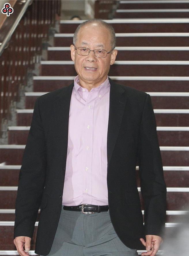 遭沈富雄骂“败类、没廉耻”，陈时奋求偿200万二审仍败诉
笔名翁达瑞的旅美教授陈