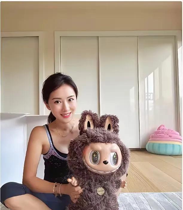 李念真的好爱炫[笑哭]明明起点也高，长得也不错，演技也好，为啥不继续走 大女主路