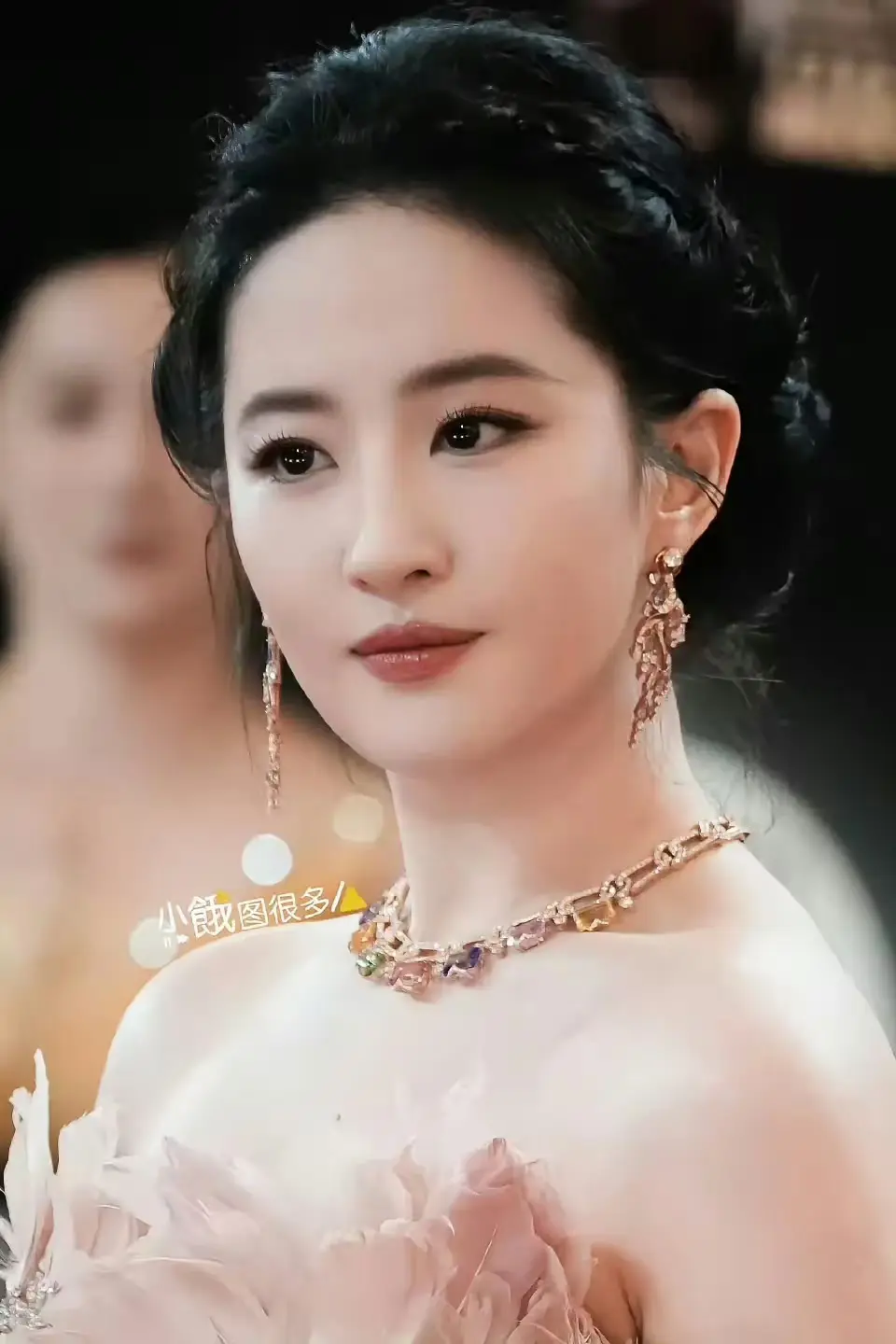 刘亦菲，为何这么多年都把一线女星的位置坐的稳稳的