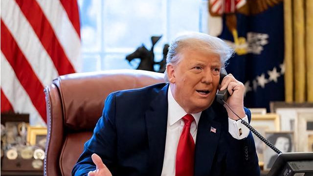 美国认怂了？特朗普突然对中国两样东西免除关税，终于知道疼了！