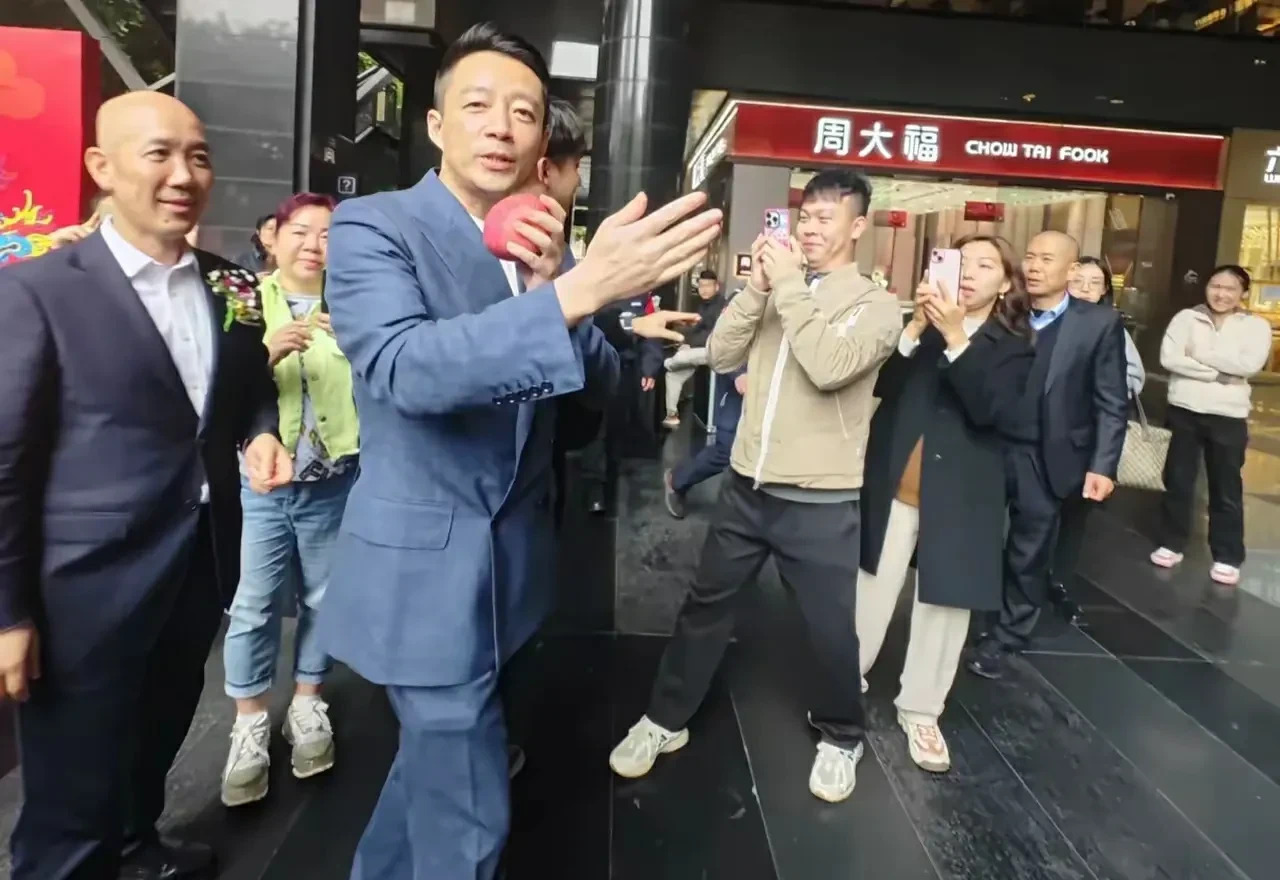 汪小菲和大S一家彻底闹掰











我的天哪！这也太劲爆了吧！汪小菲
