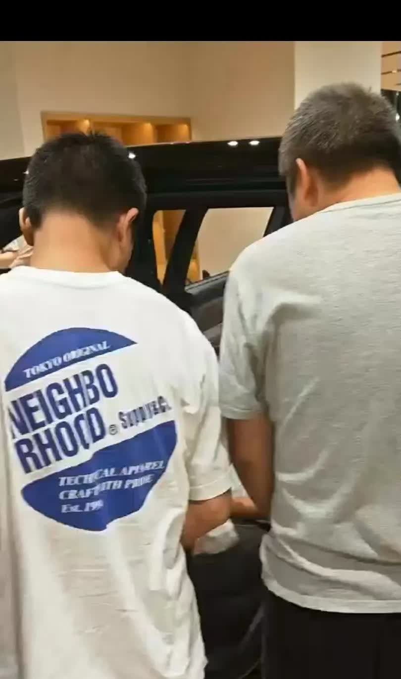现在黑蔚来的黑子最新话术
第一、门店这么多看车的托，要花多少钱？
第二、订单