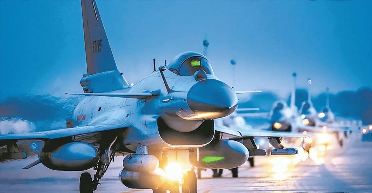 歼10C“击落”隐身机！中国空军亮出新底牌，美日韩傻眼了？
2025年8月4日，