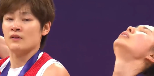 王思雨在亚洲杯季军争夺战中砍下19分，拿到了本场比赛最佳球员奖。作为30岁的老将