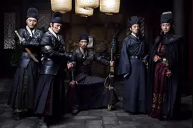 元朝后期，由于统治者的监管失效，导致地方官员贪污腐败、鱼肉百姓，最终导致元朝灭亡