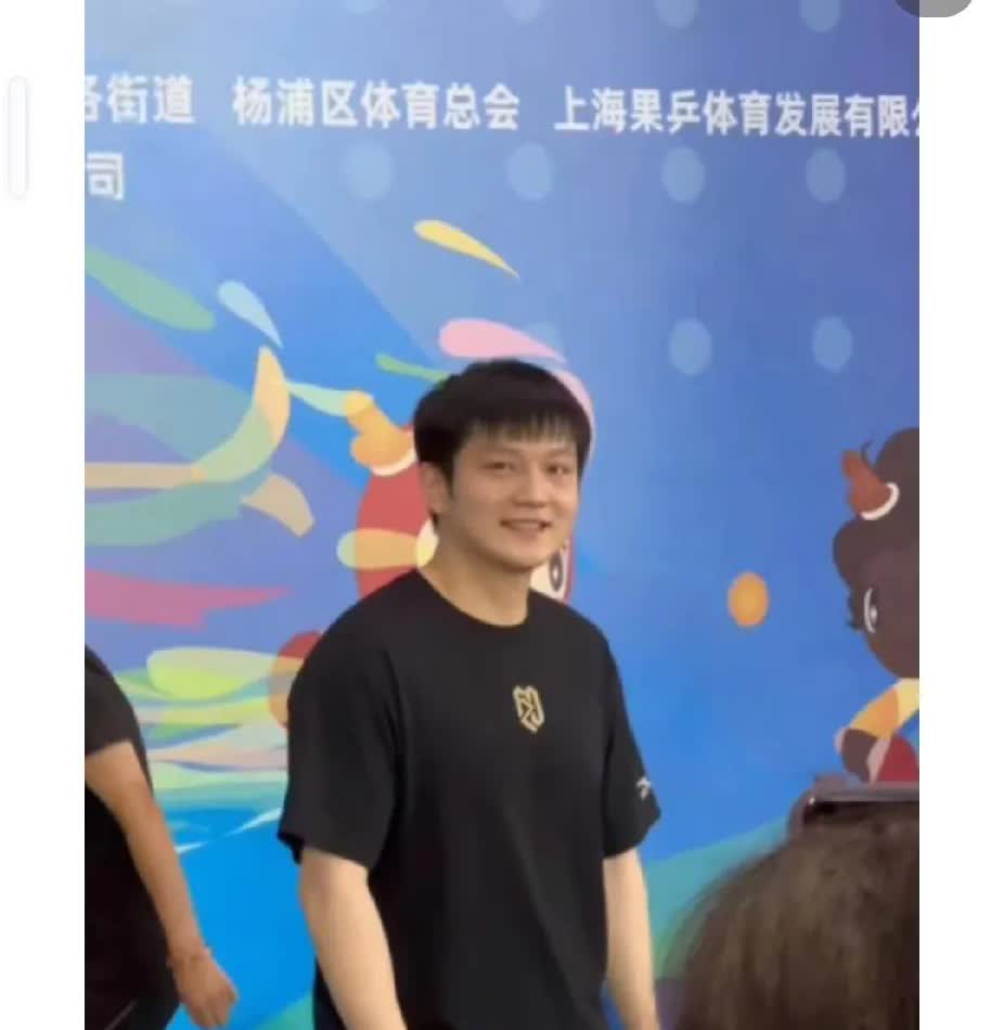 新鲜的咚咚大王，终于出现了，感觉等了好久好久，没看到新鲜的咚咚大王了。这回是惊喜