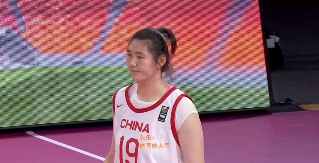 2米24！女篮新巨人却被教练一句话浇醒！



令人瞩目的2.24米身高，让张子