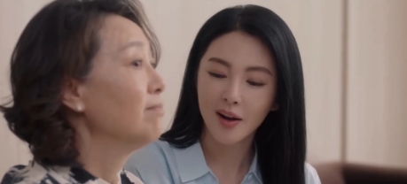 《绽放的许开心》第23集里许开心（张雨绮饰）和丽丽姐（吴玉芳饰）来到梅程奕（韩庚