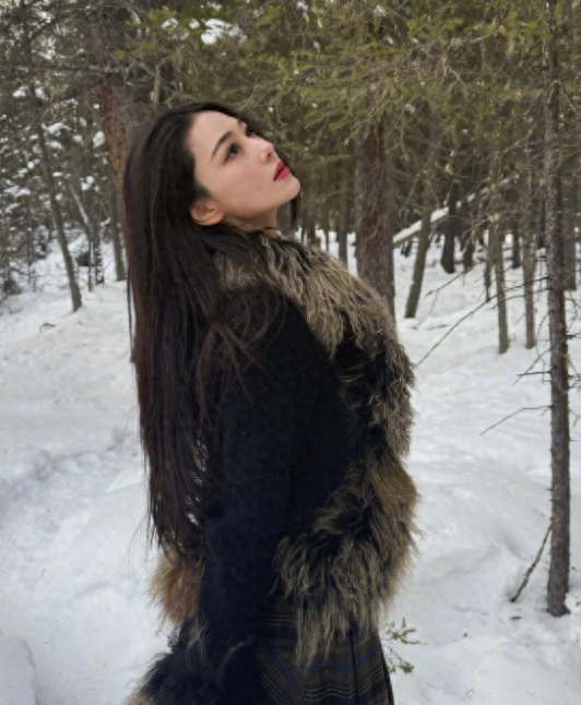 张馨予自驾新图来袭
大美新疆，随手一拍都是美景！