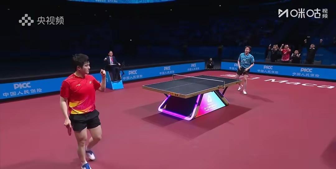 樊振东到底有多强？那就来听听同样是全满冠的邓亚萍的评价！邓亚萍在观看全运会乒乓男